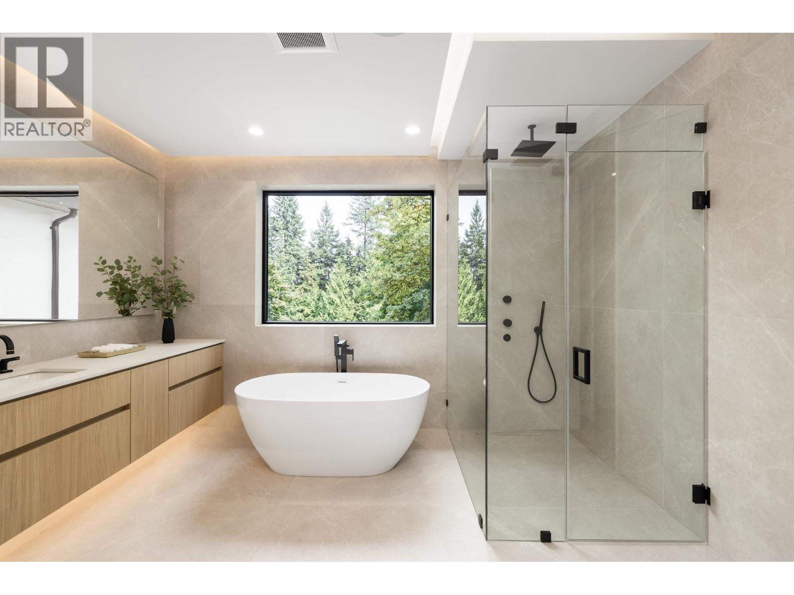 Photo 35 of 620 Kenwood Road, West Vancouver BC
