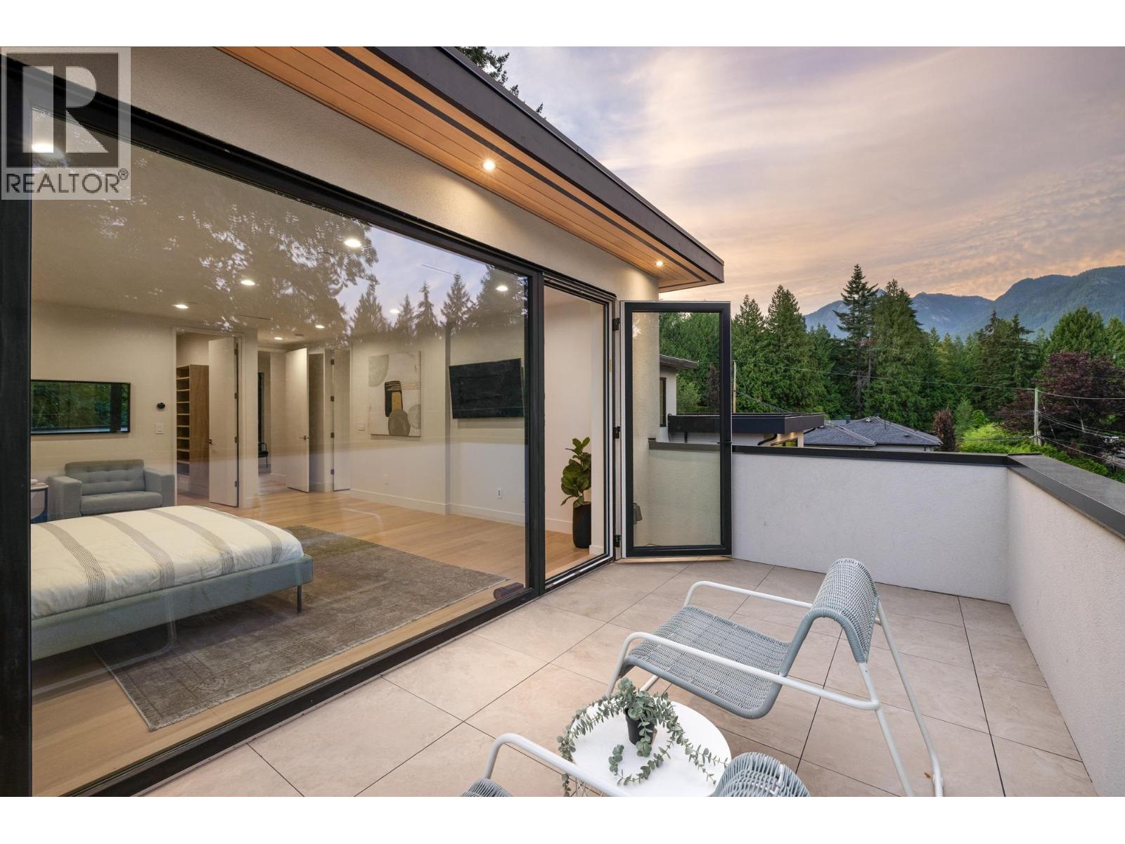 Photo 10 of 620 Kenwood Road, West Vancouver BC