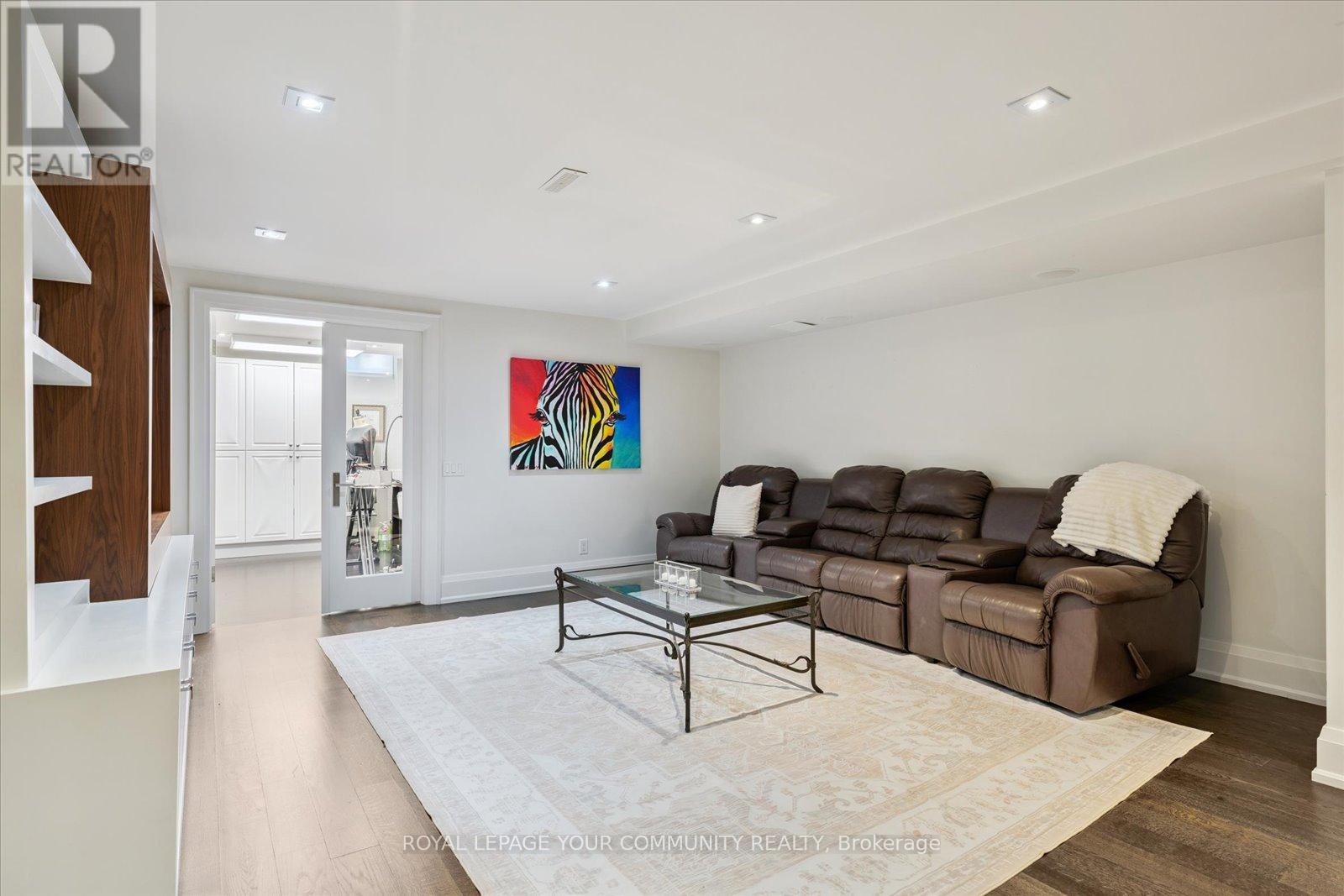 Photo 22 of 8 Winterport Court, Richmond Hill ON