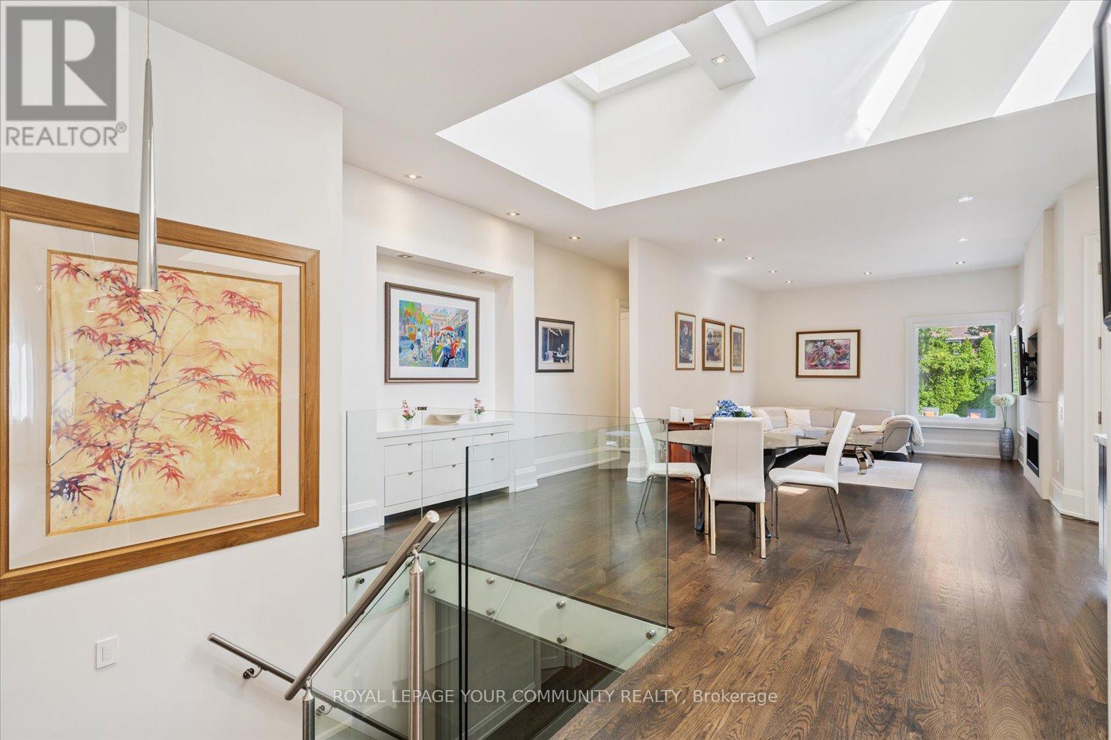 Photo 8 of 8 Winterport Court, Richmond Hill ON