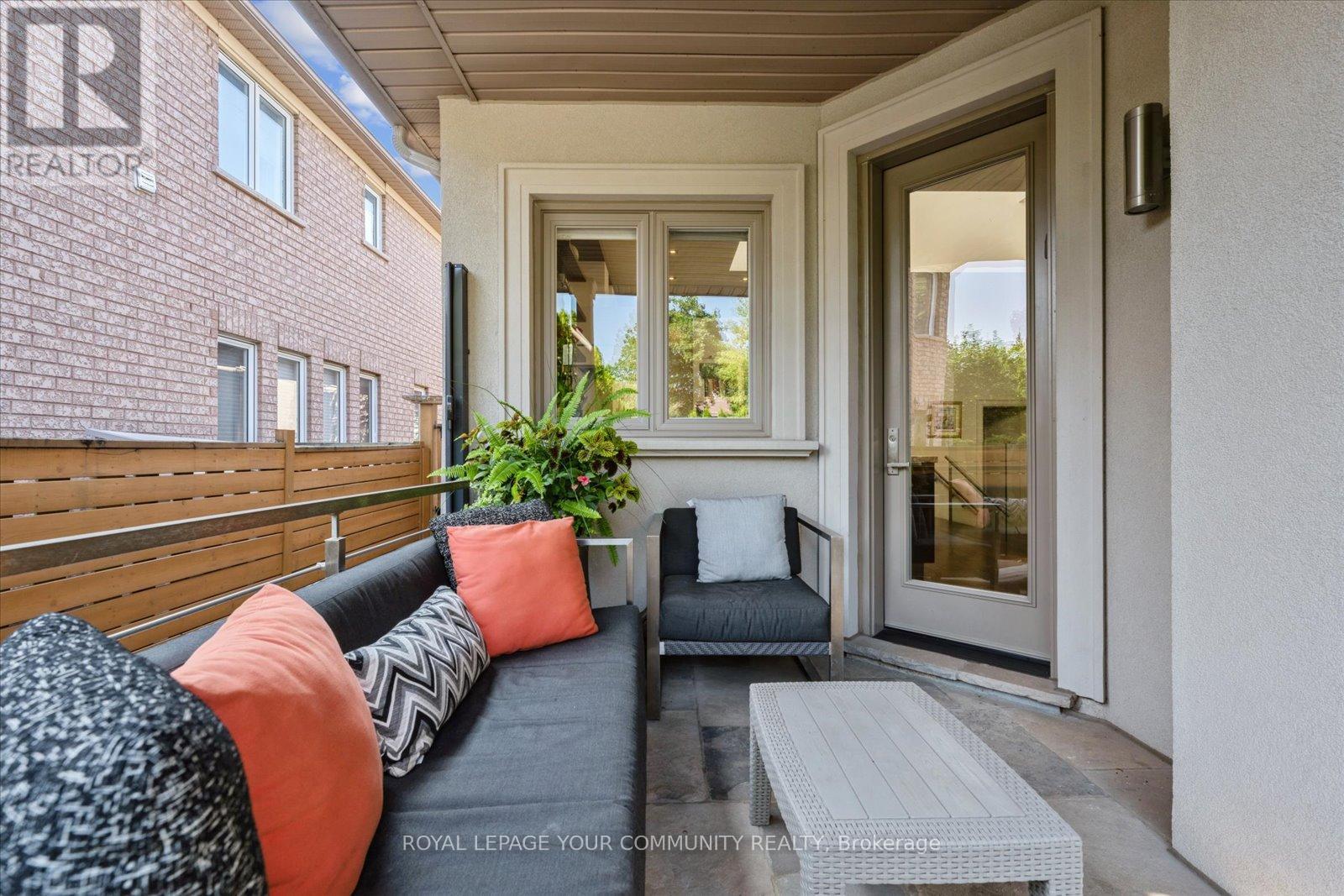 Photo 31 of 8 Winterport Court, Richmond Hill ON