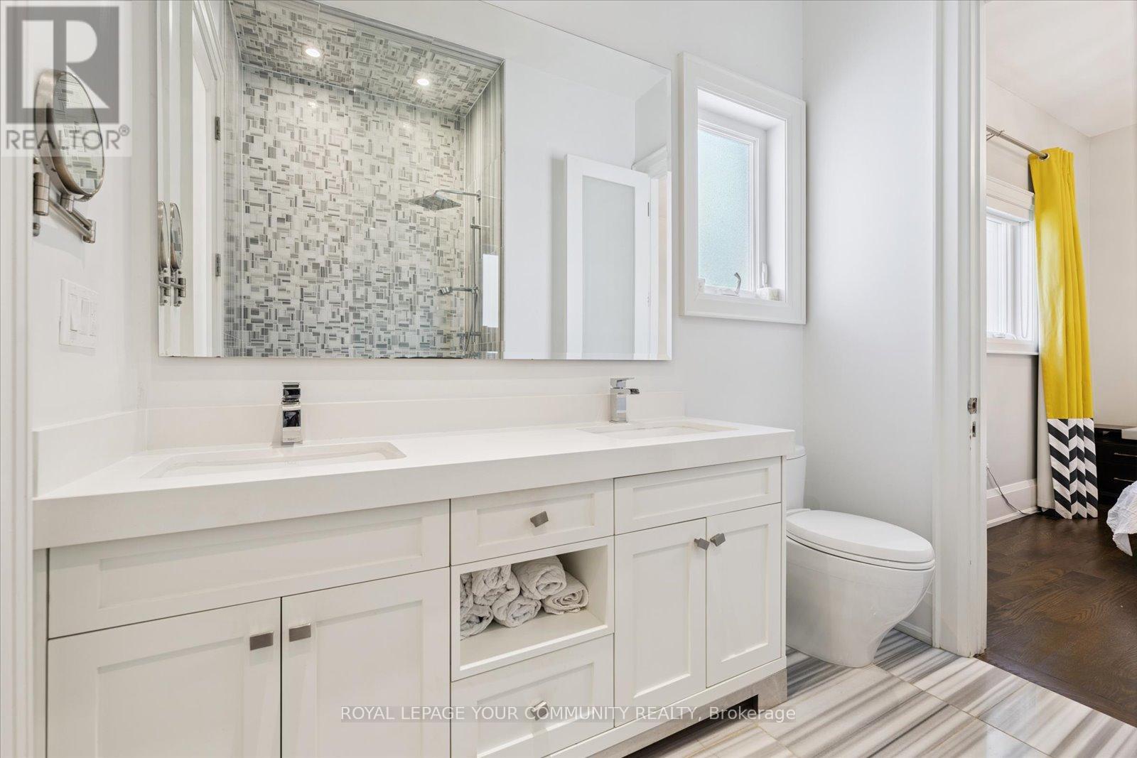 Photo 19 of 8 Winterport Court, Richmond Hill ON
