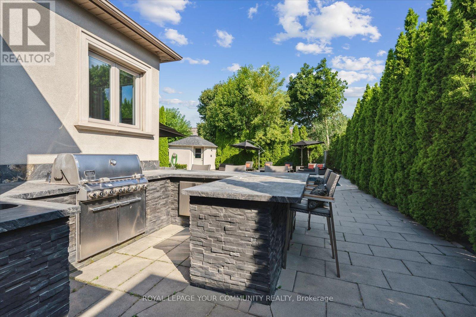Photo 32 of 8 Winterport Court, Richmond Hill ON
