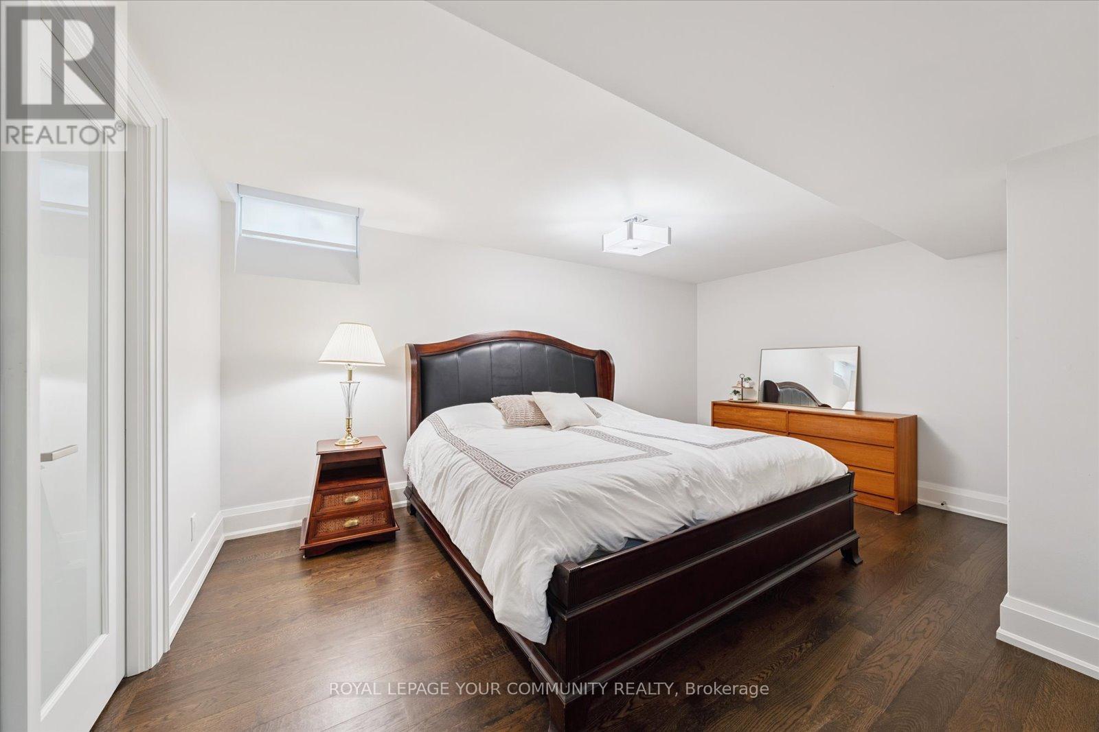 Photo 27 of 8 Winterport Court, Richmond Hill ON