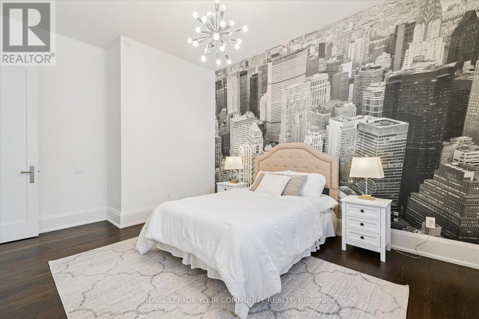 Photo 20 of 8 Winterport Court, Richmond Hill ON