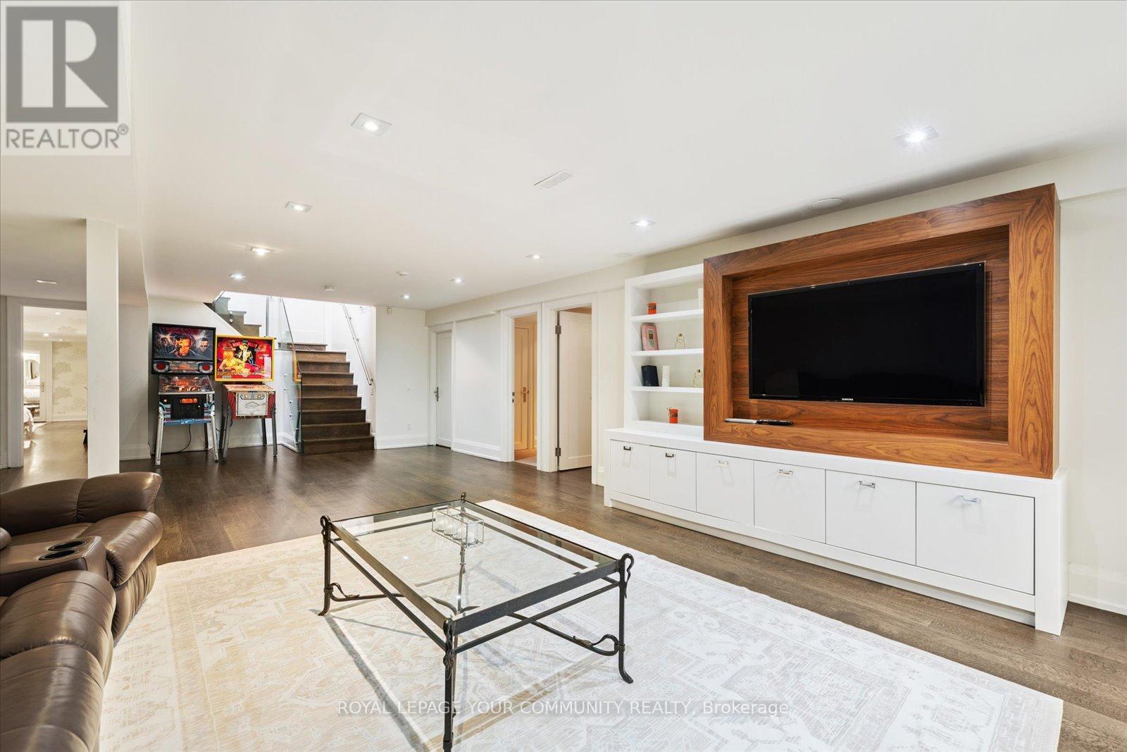 Photo 21 of 8 Winterport Court, Richmond Hill ON