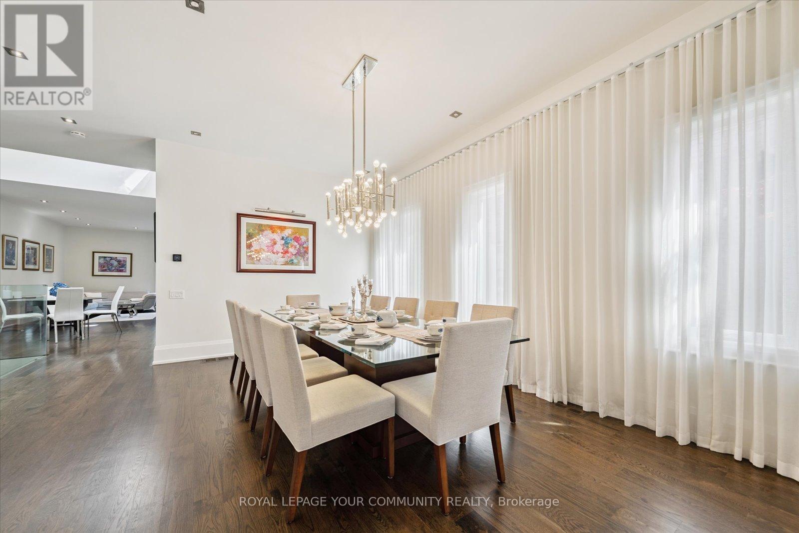 Photo 6 of 8 Winterport Court, Richmond Hill ON