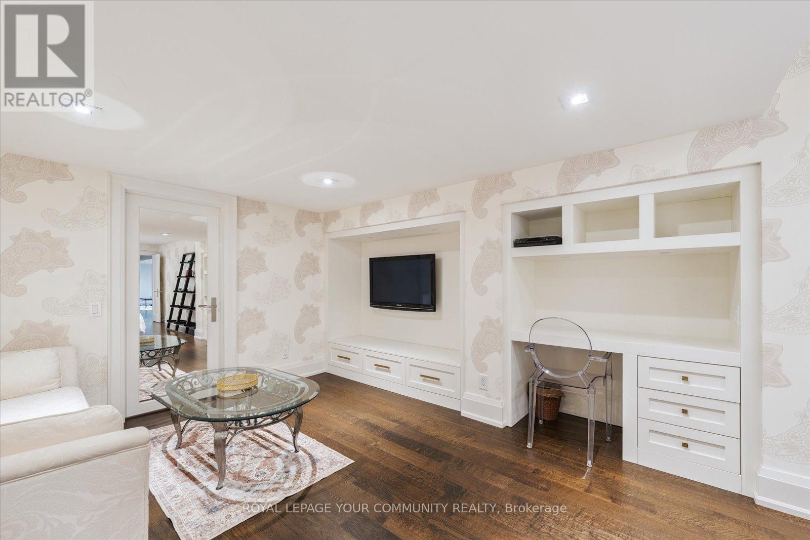 Photo 24 of 8 Winterport Court, Richmond Hill ON