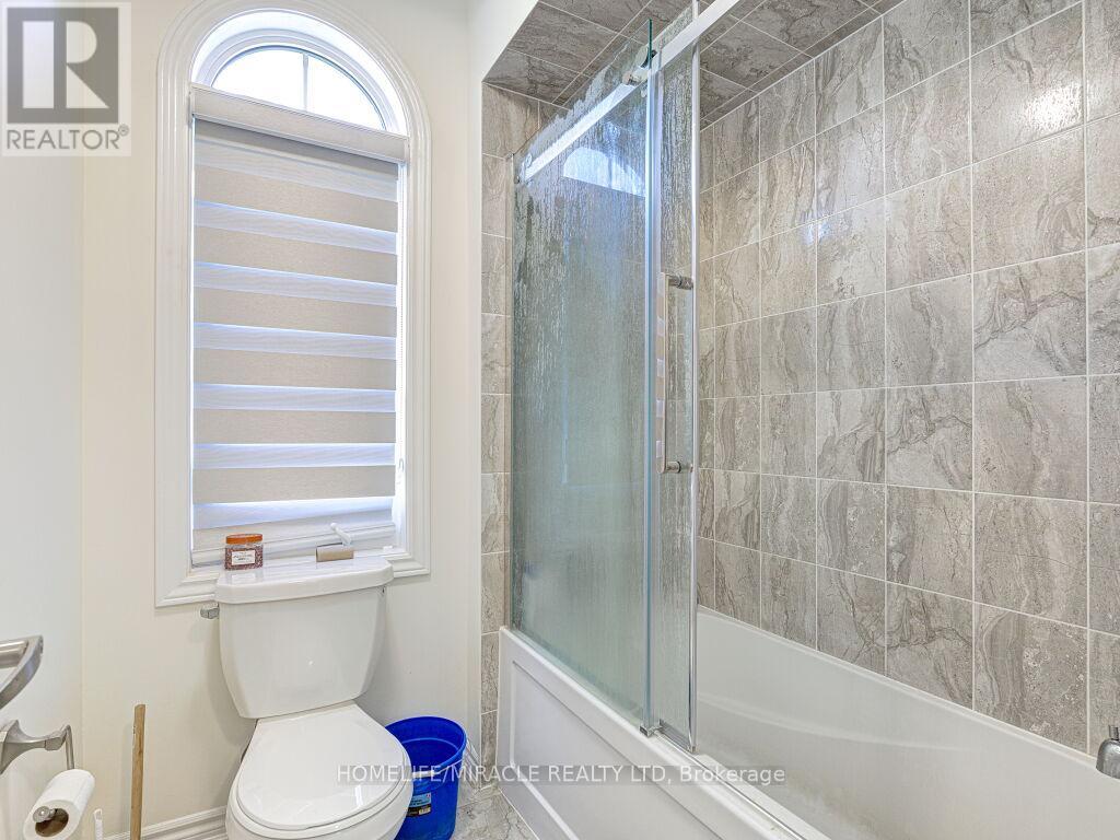 Photo 28 of 8 Jenwood Crescent, Brampton ON