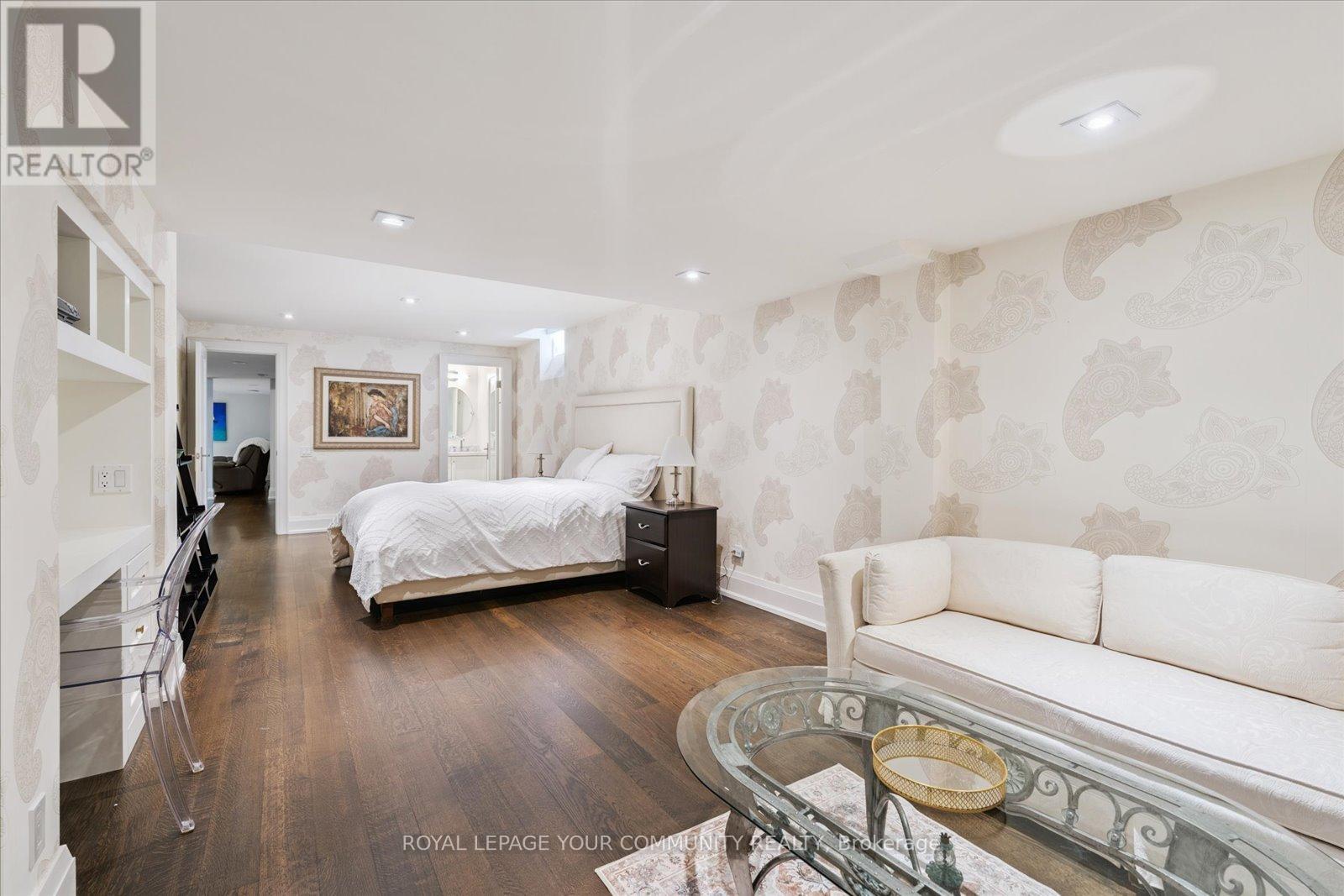 Photo 25 of 8 Winterport Court, Richmond Hill ON