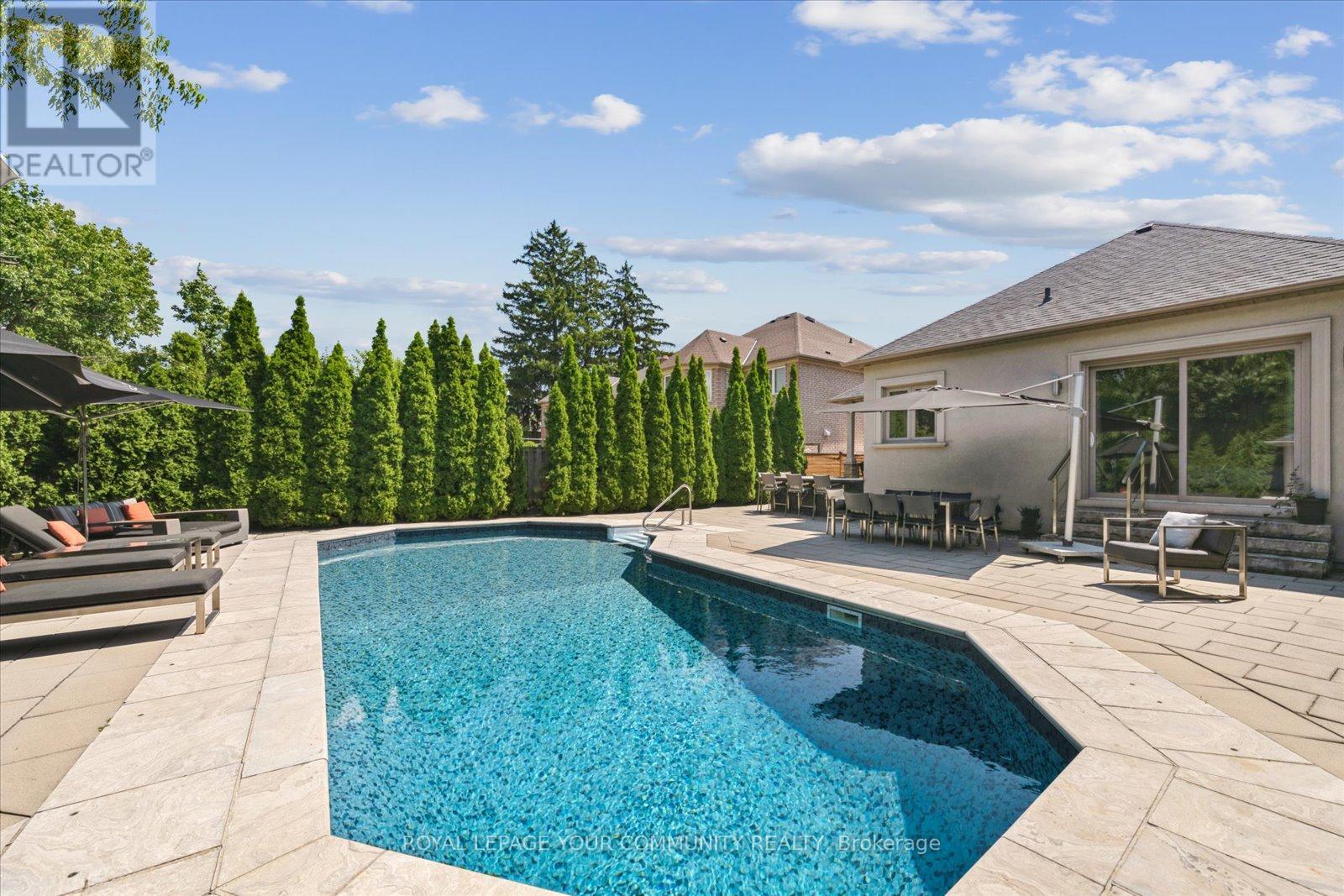 Photo 35 of 8 Winterport Court, Richmond Hill ON