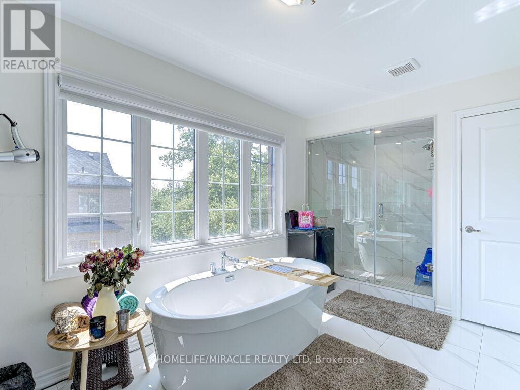 Photo 23 of 8 Jenwood Crescent, Brampton ON
