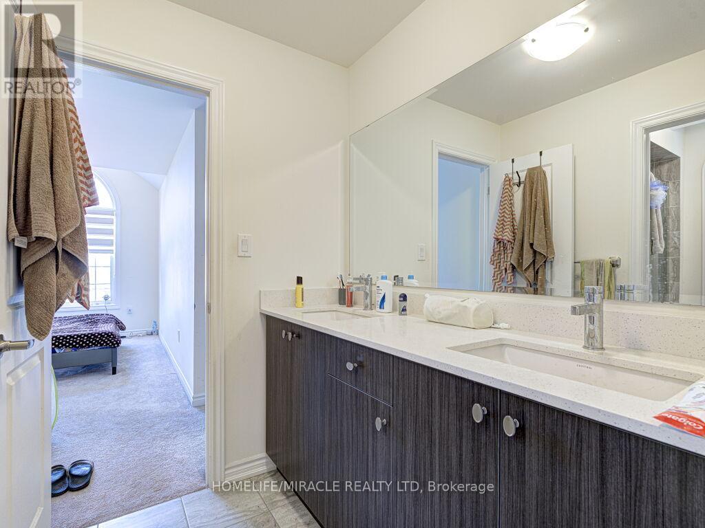 Photo 27 of 8 Jenwood Crescent, Brampton ON
