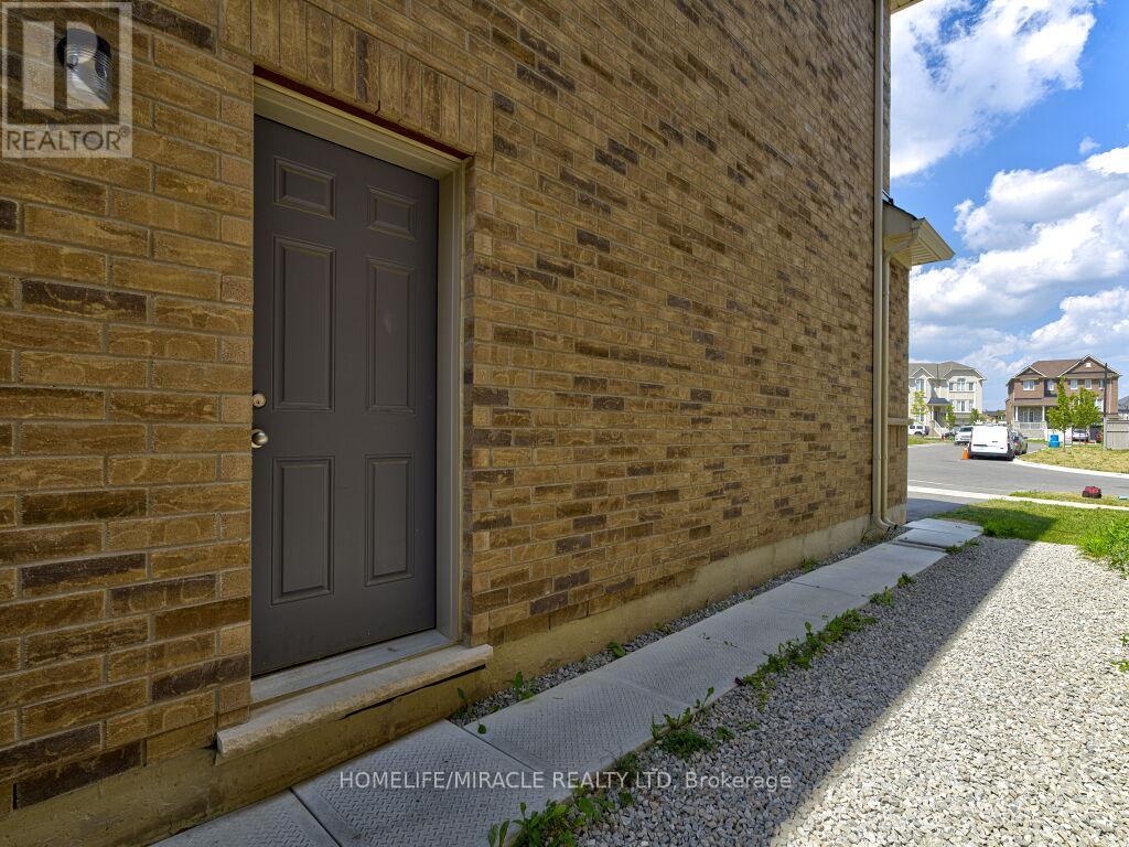 Photo 48 of 8 Jenwood Crescent, Brampton ON