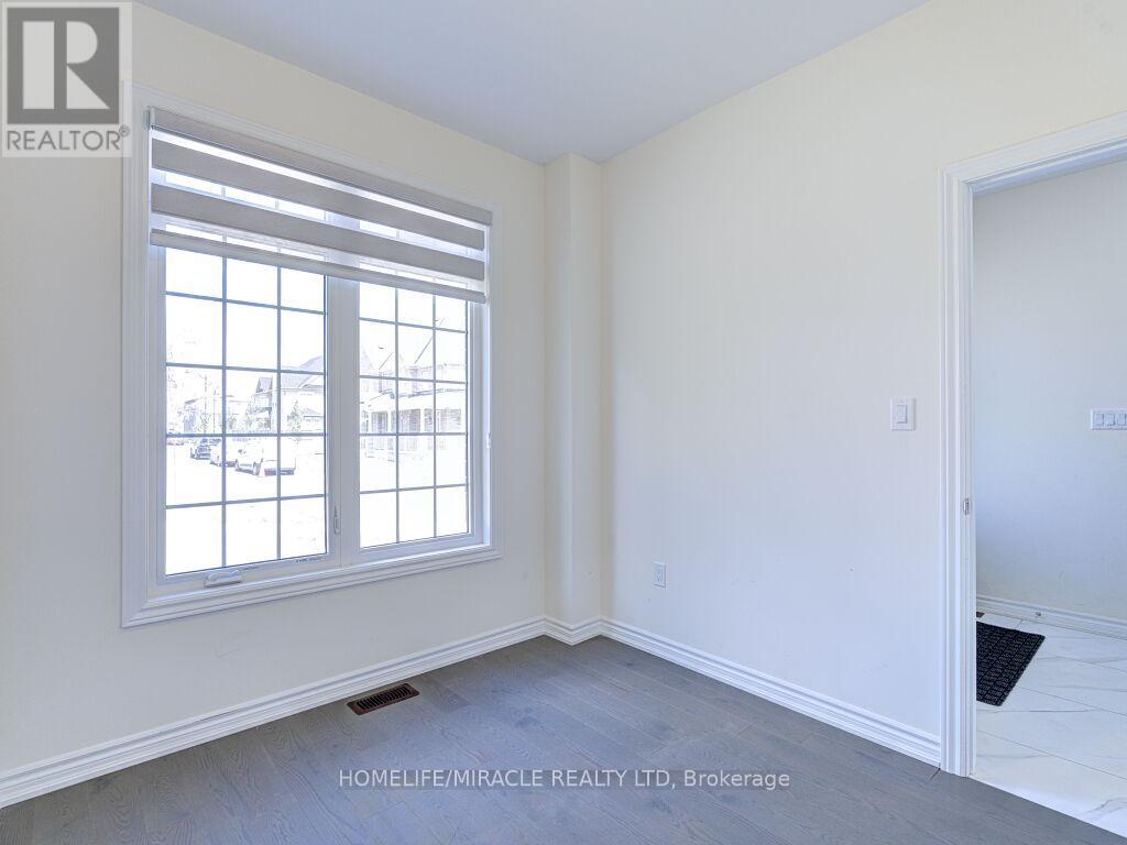 Photo 6 of 8 Jenwood Crescent, Brampton ON