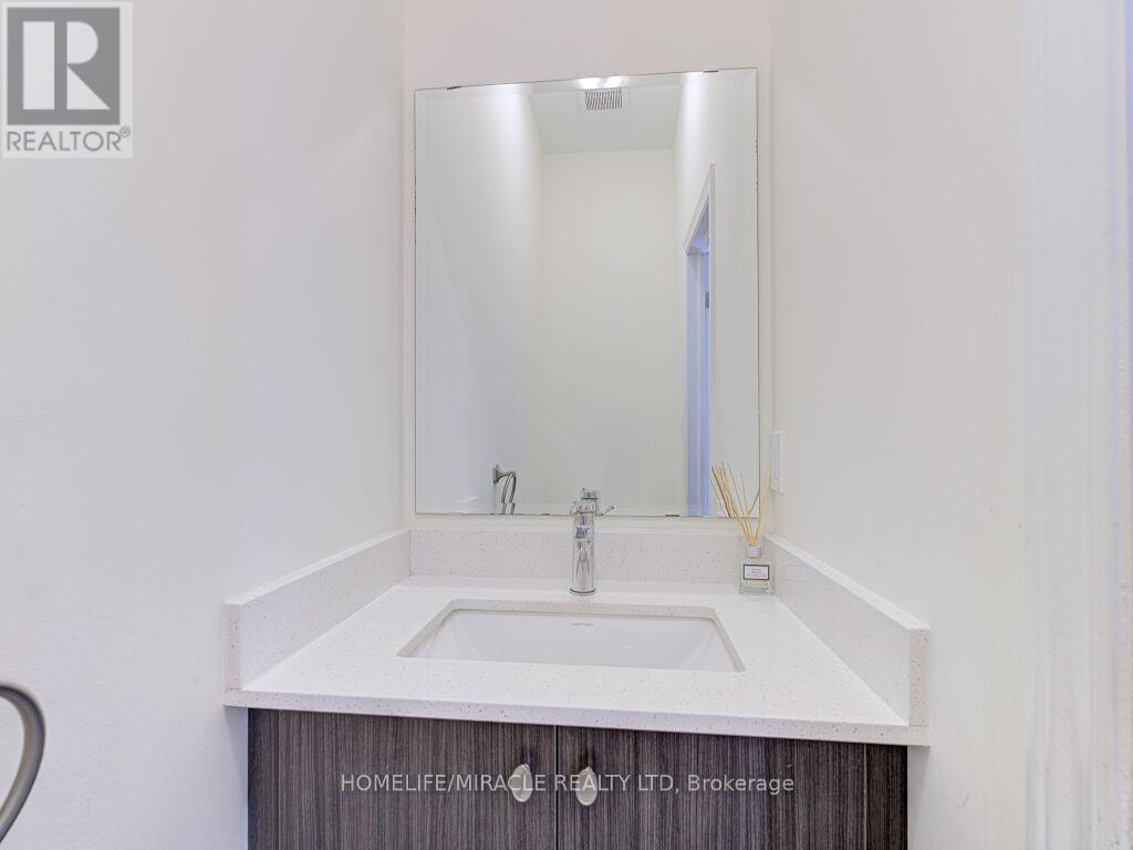 Photo 17 of 8 Jenwood Crescent, Brampton ON