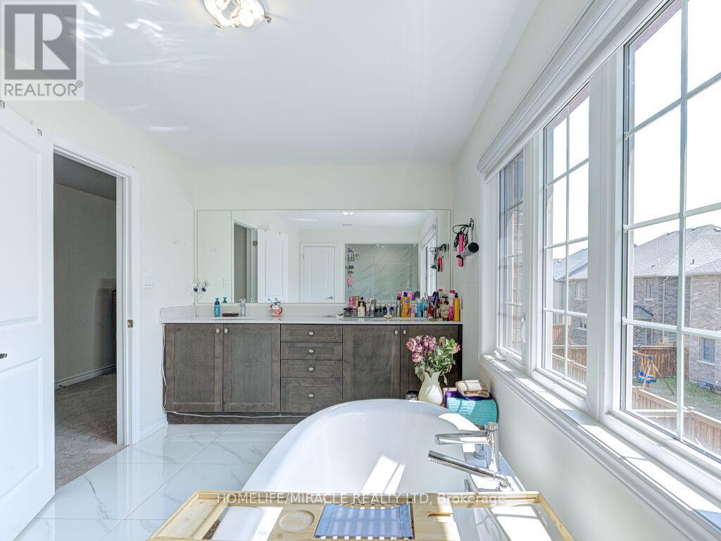 Photo 24 of 8 Jenwood Crescent, Brampton ON