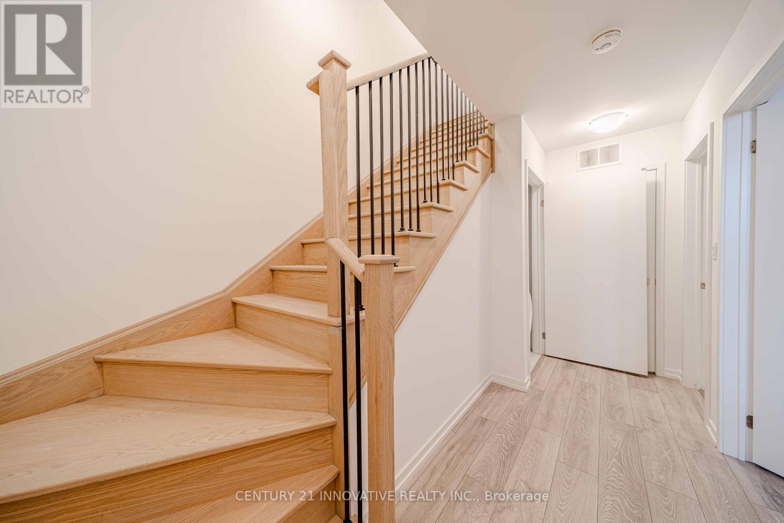 Photo 25 of 10 16 Lytham Green Circle, Newmarket ON
