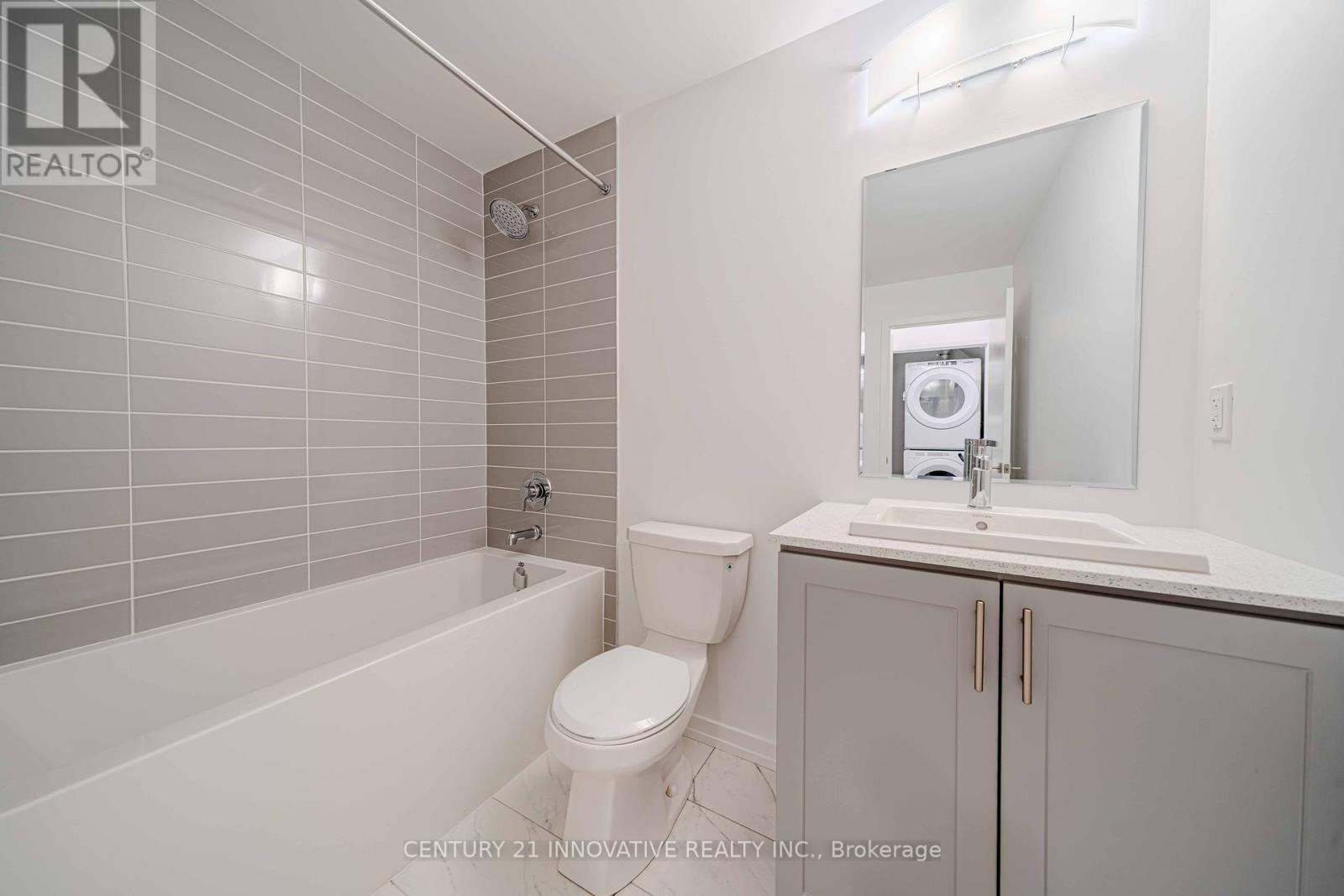 Photo 28 of 10 16 Lytham Green Circle, Newmarket ON