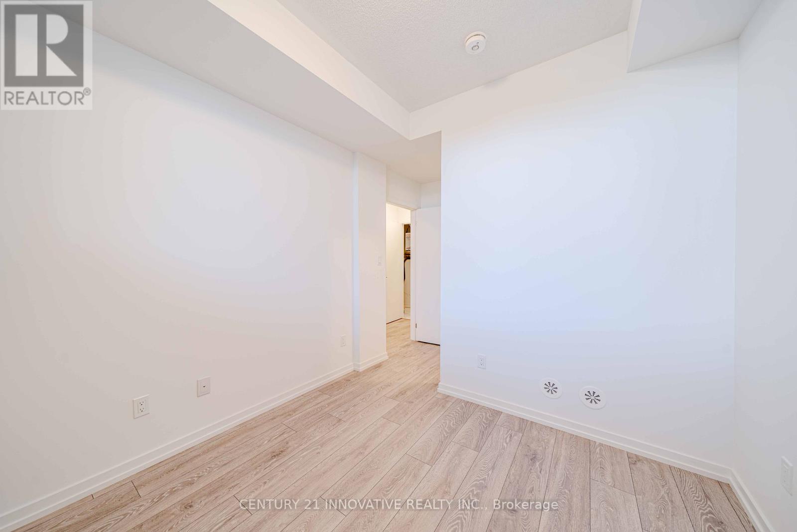 Photo 33 of 10 16 Lytham Green Circle, Newmarket ON