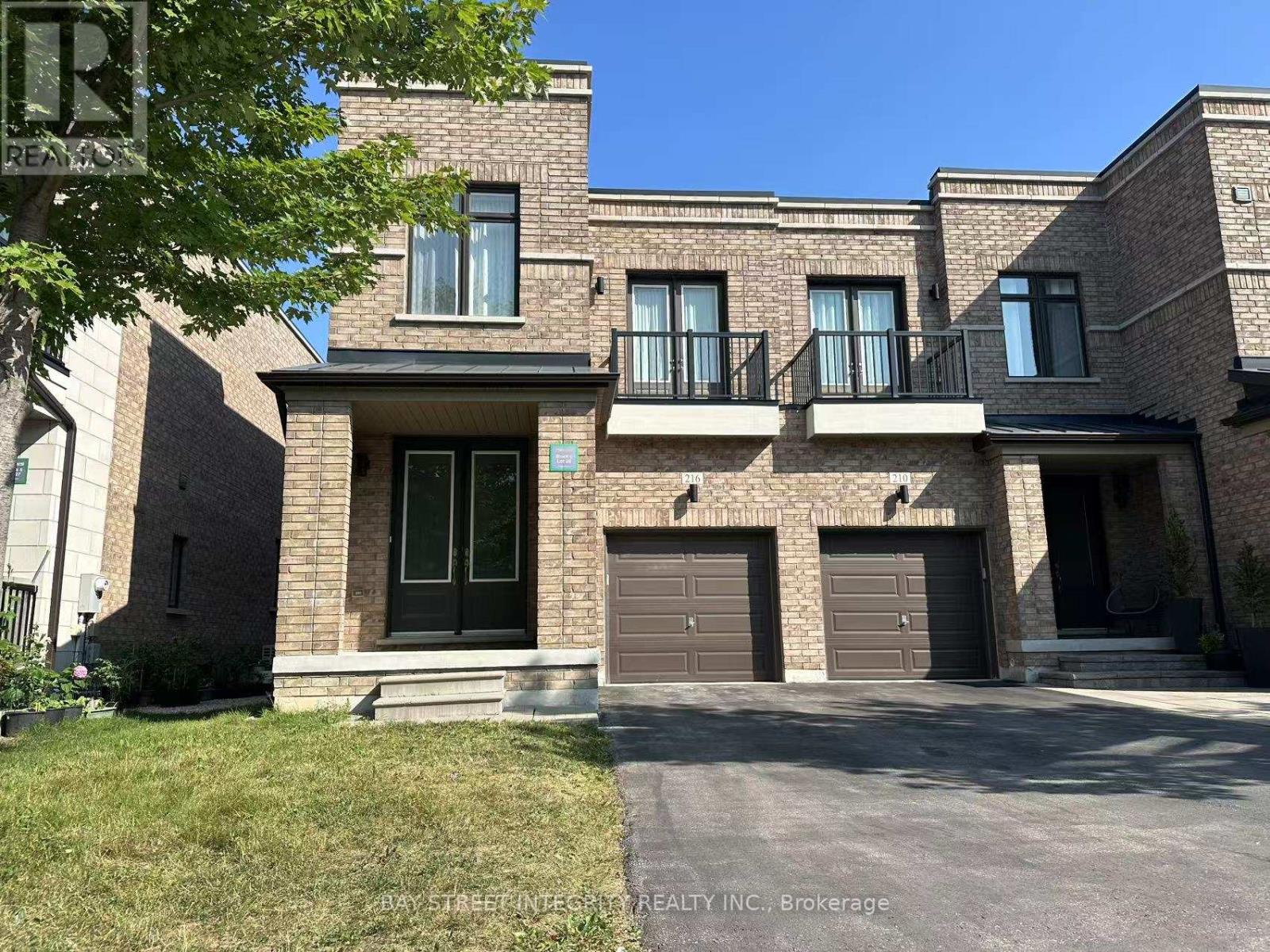 Photo 1 of 216 Elyse Court, Aurora ON