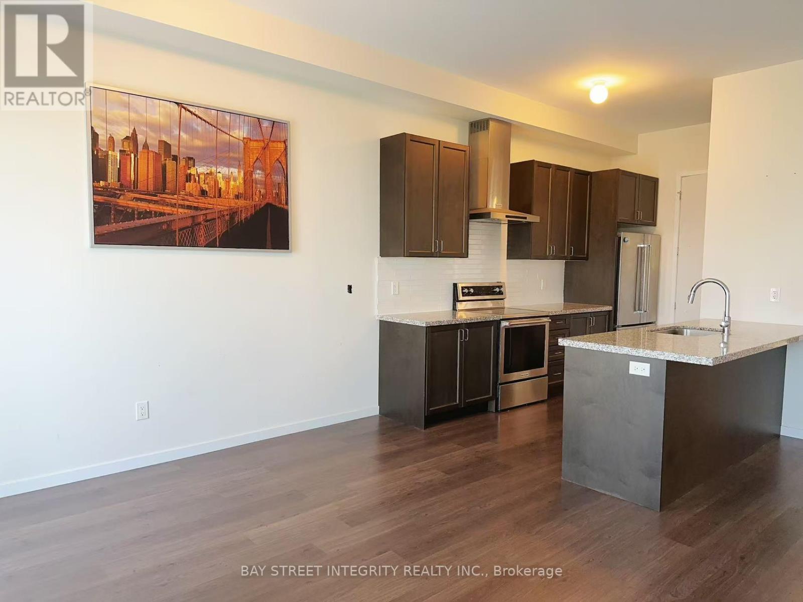 Photo 2 of 216 Elyse Court, Aurora ON