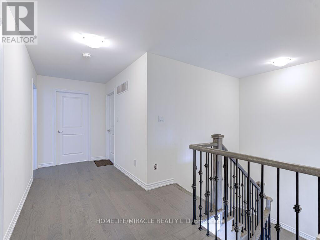 Photo 18 of 8 Jenwood Crescent, Brampton ON