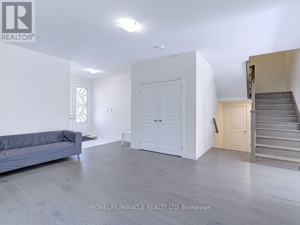 Photo 8 of 8 Jenwood Crescent, Brampton ON