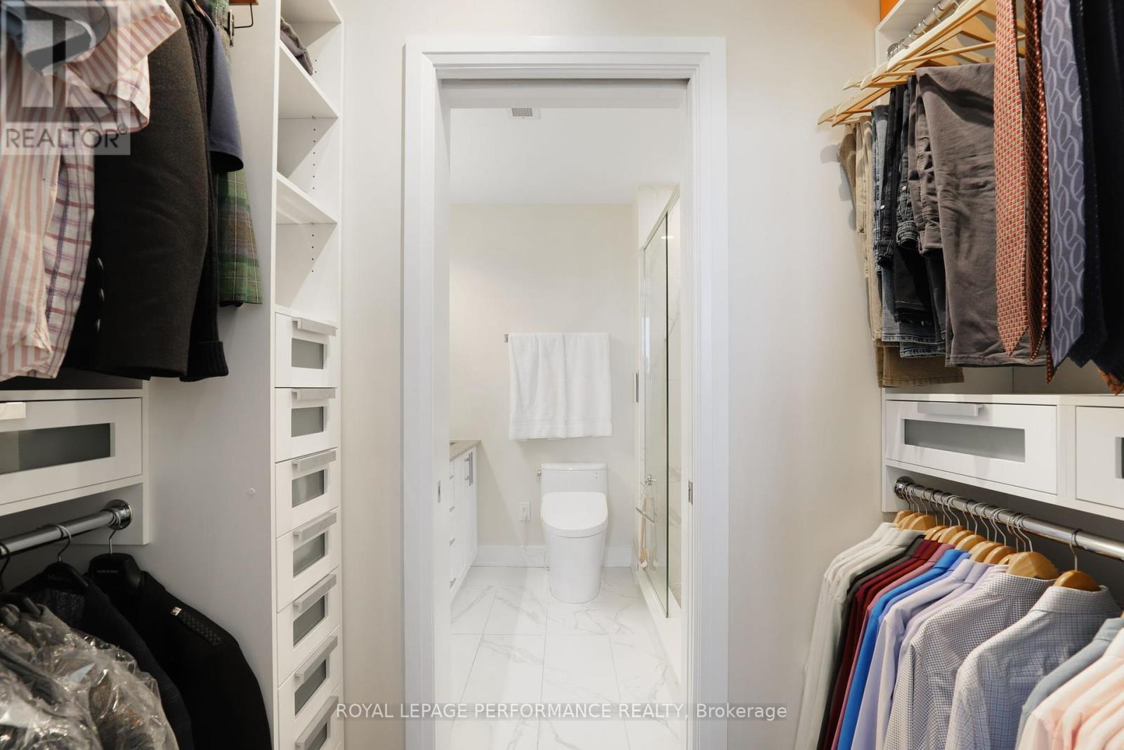 Photo 11 of 907 1035 Bank Street, Ottawa ON