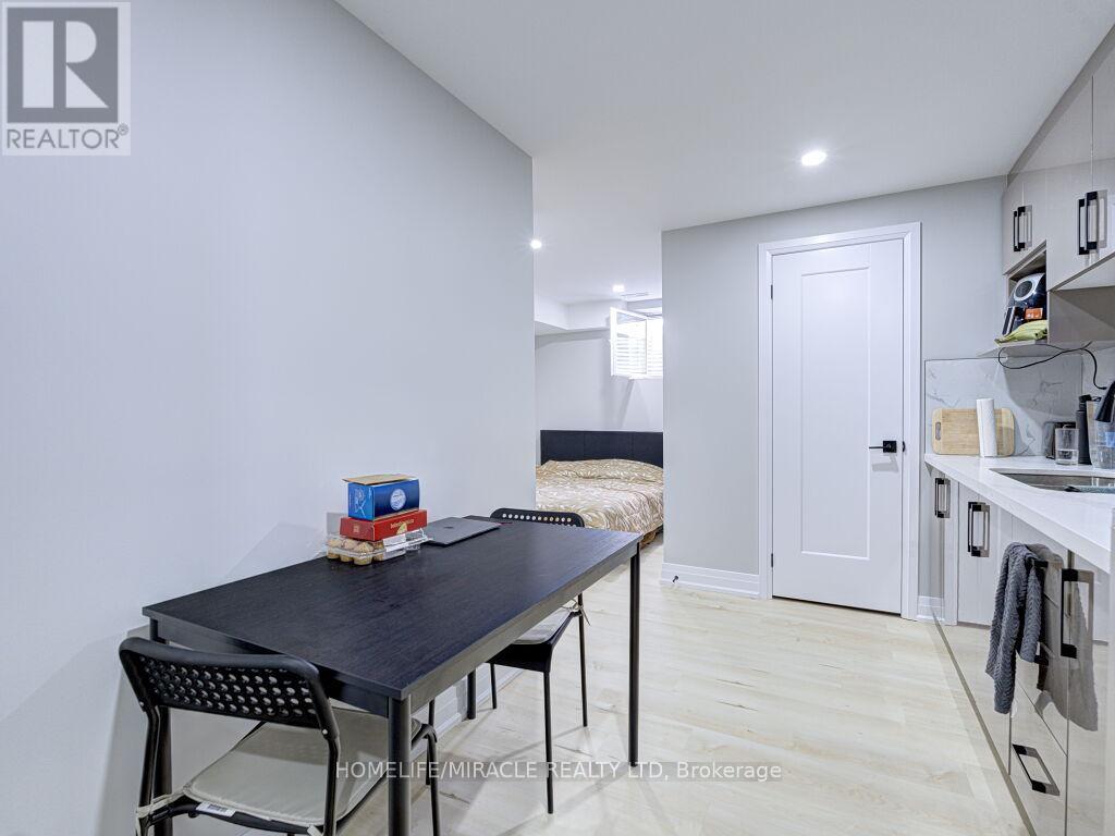 Photo 45 of 8 Jenwood Crescent, Brampton ON