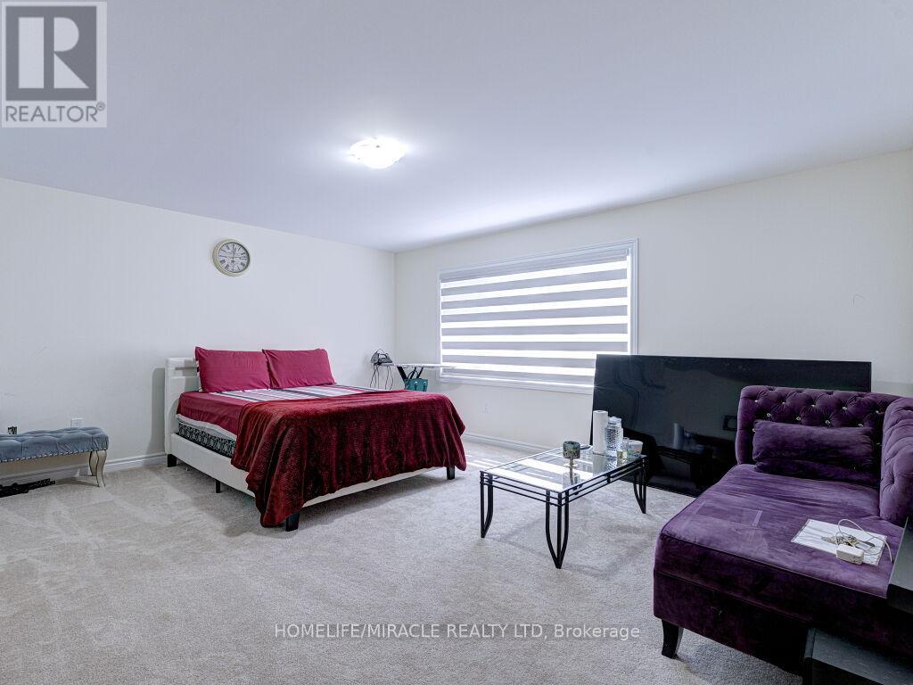Photo 19 of 8 Jenwood Crescent, Brampton ON
