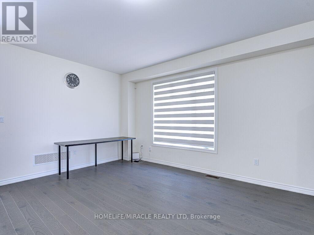 Photo 9 of 8 Jenwood Crescent, Brampton ON