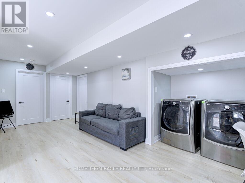 Photo 38 of 8 Jenwood Crescent, Brampton ON