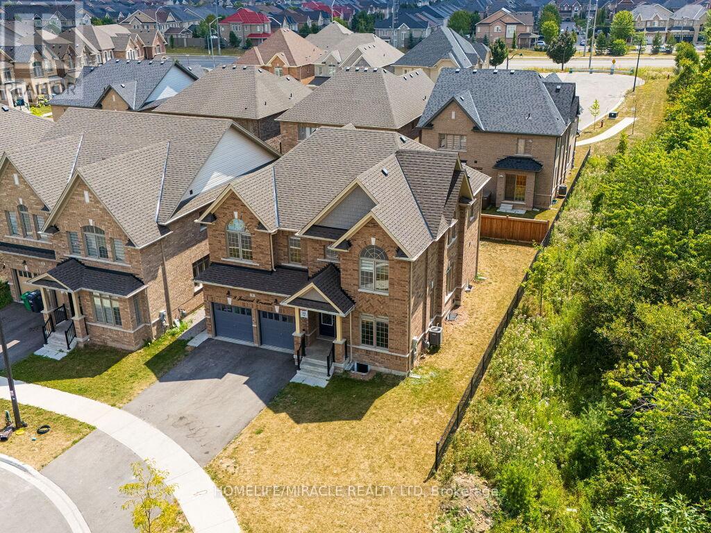 Photo 2 of 8 Jenwood Crescent, Brampton ON