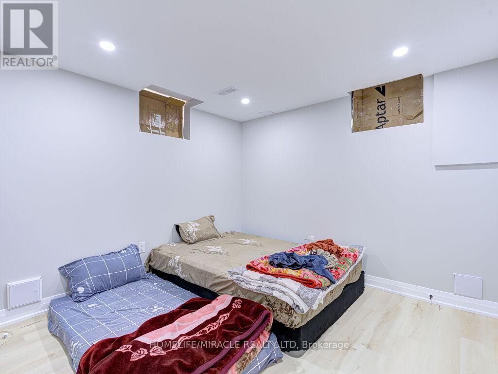 Photo 39 of 8 Jenwood Crescent, Brampton ON