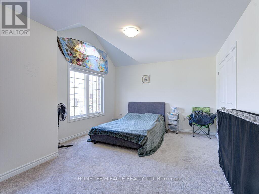 Photo 31 of 8 Jenwood Crescent, Brampton ON