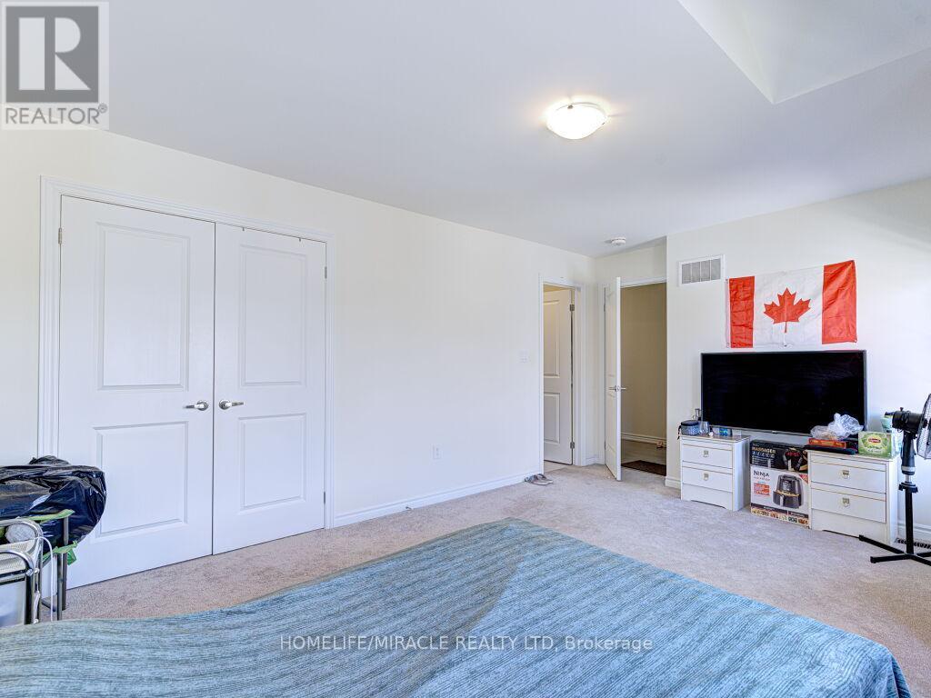 Photo 32 of 8 Jenwood Crescent, Brampton ON