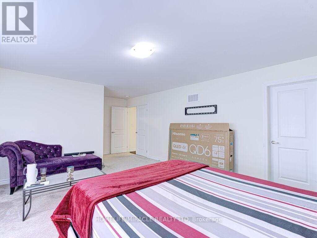 Photo 21 of 8 Jenwood Crescent, Brampton ON