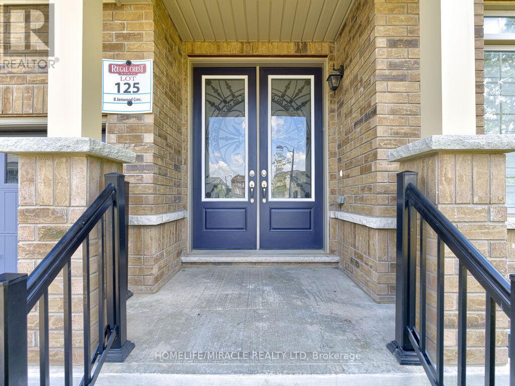 Photo 4 of 8 Jenwood Crescent, Brampton ON