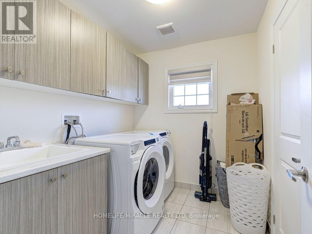 Photo 34 of 8 Jenwood Crescent, Brampton ON