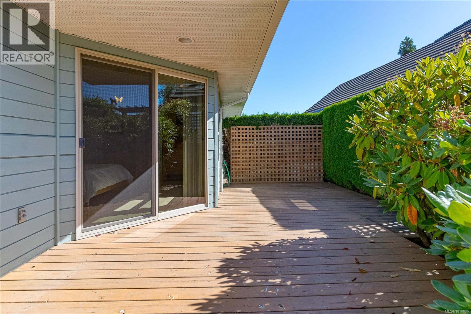  1118 Roberton Boulevard, French Creek
