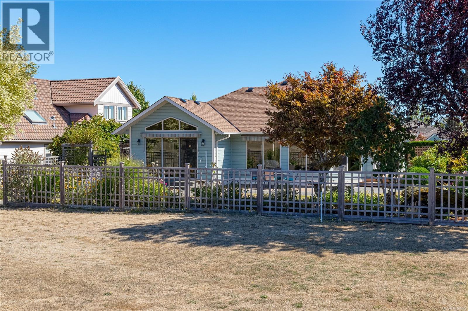  1118 Roberton Boulevard, French Creek