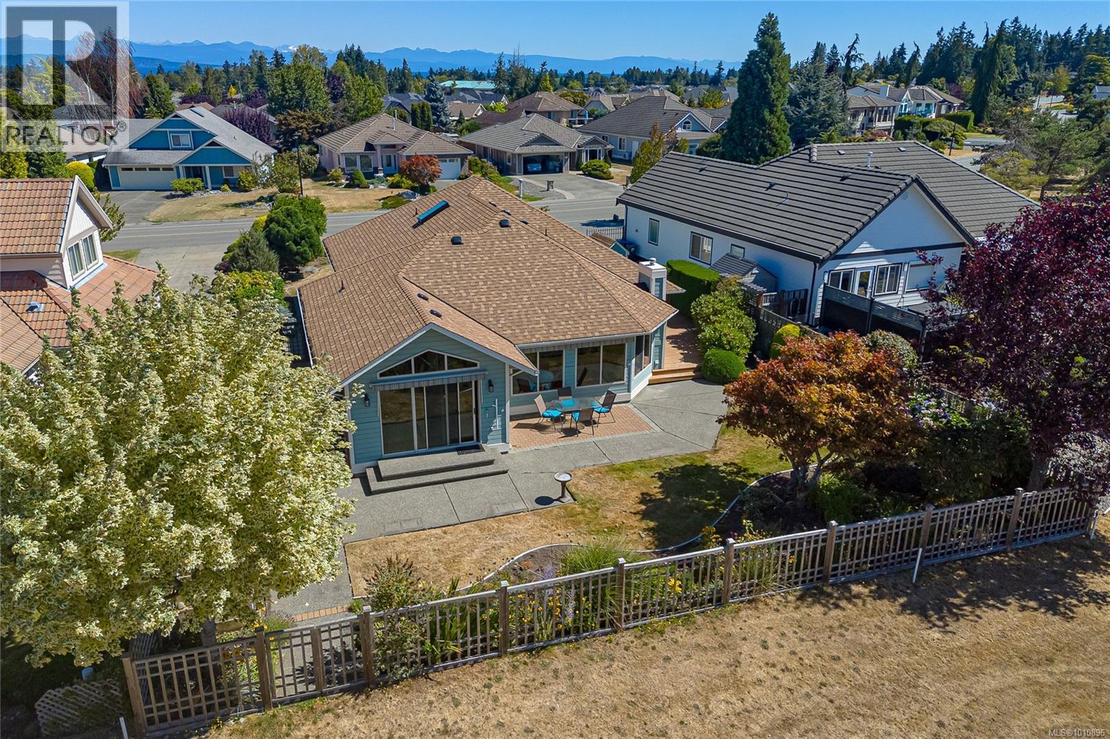  1118 Roberton Boulevard, French Creek
