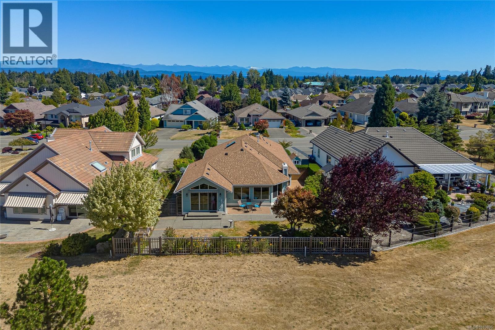  1118 Roberton Boulevard, French Creek