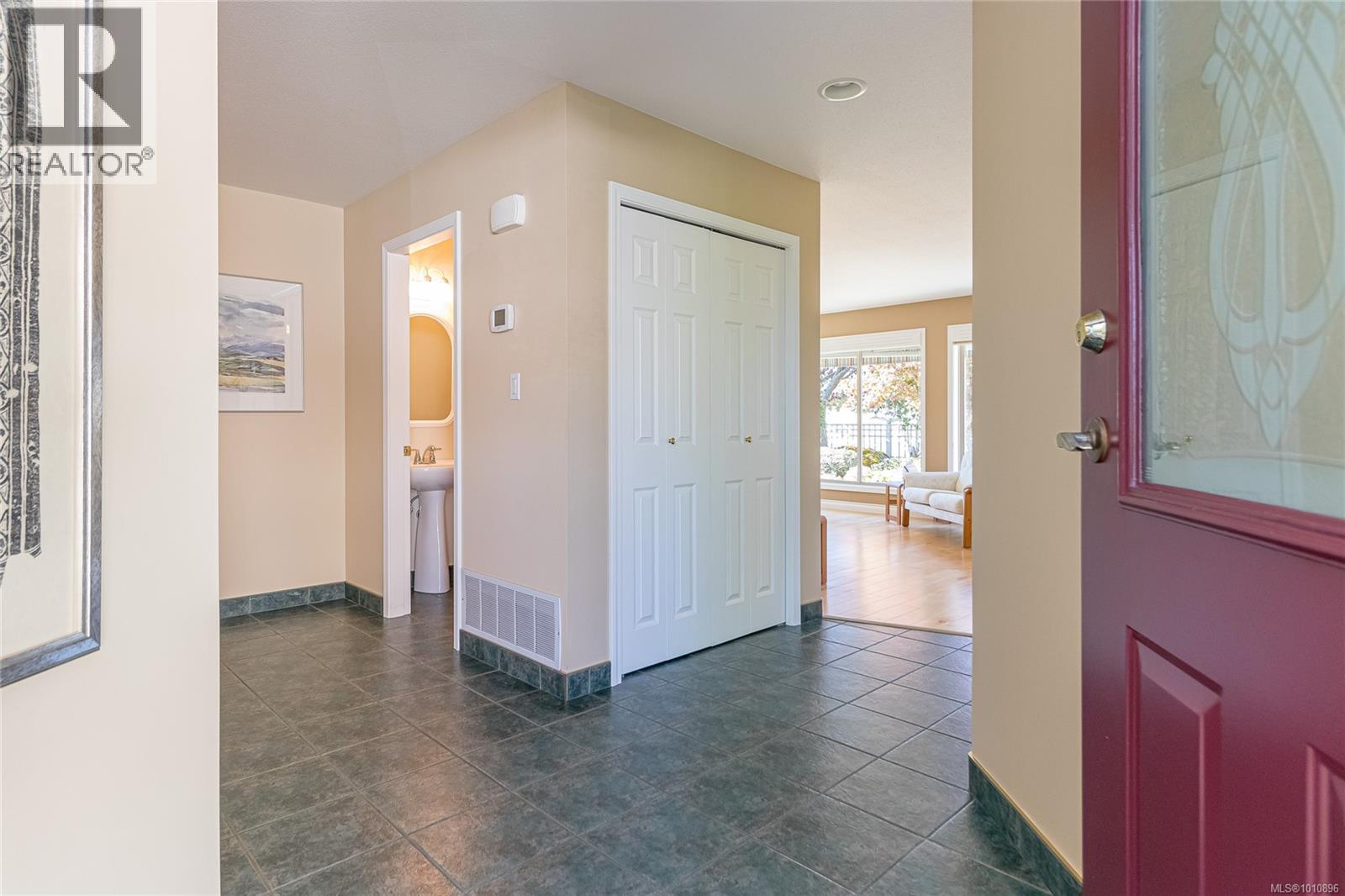  1118 Roberton Boulevard, French Creek