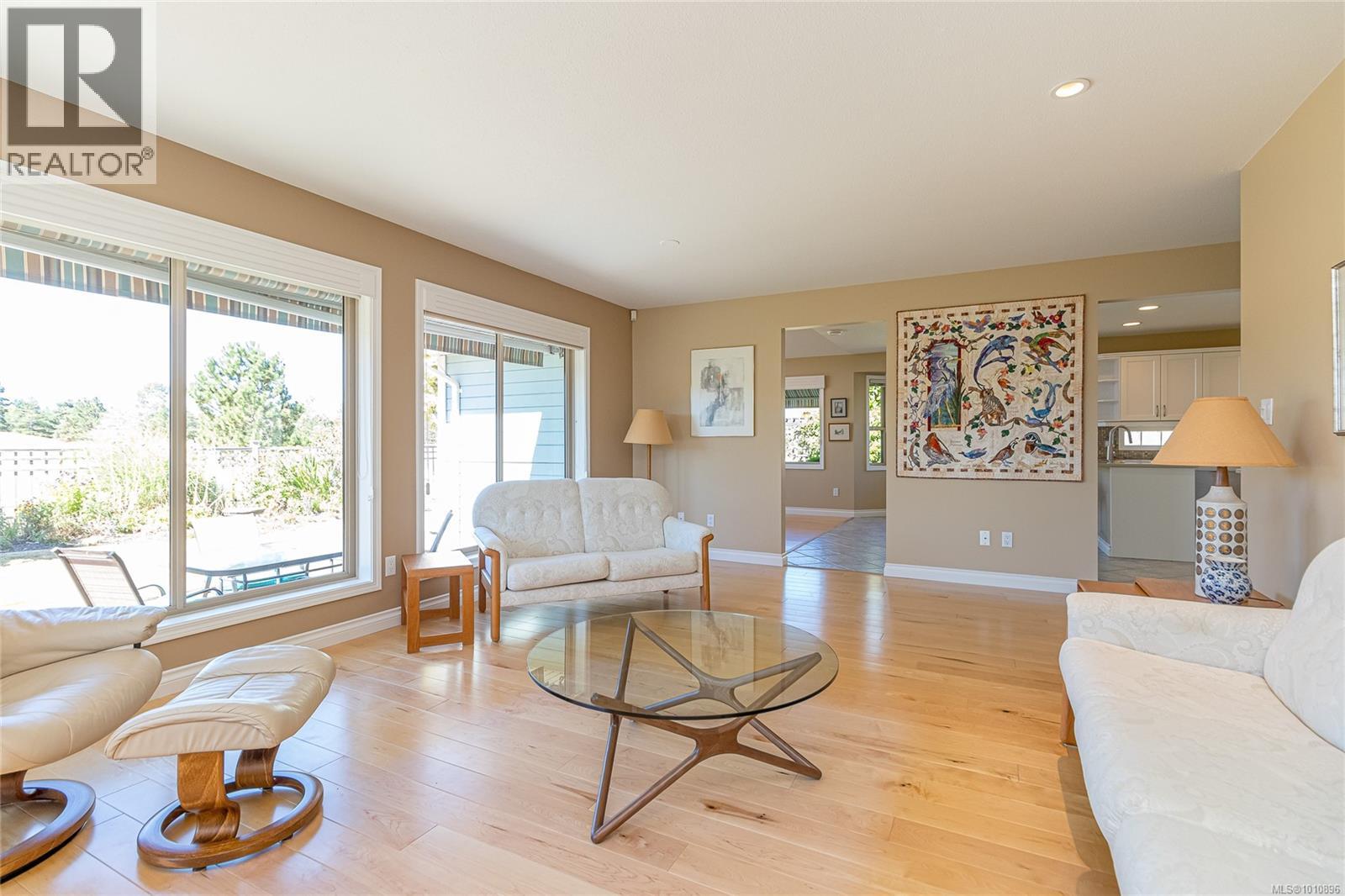  1118 Roberton Boulevard, French Creek