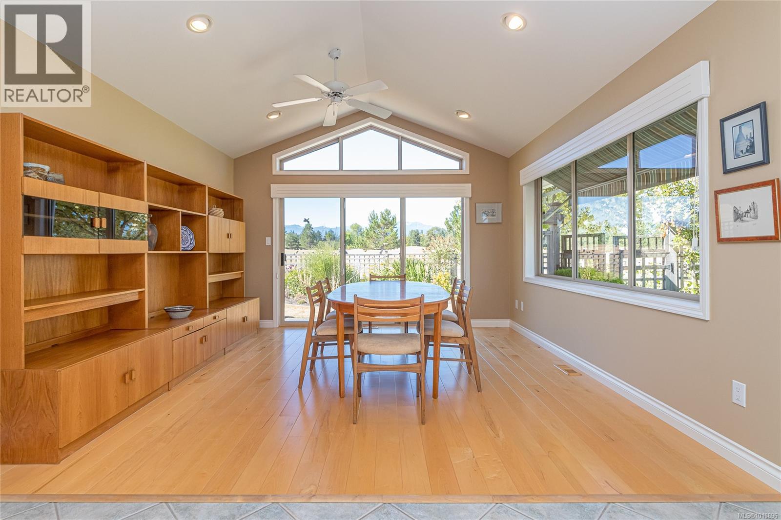  1118 Roberton Boulevard, French Creek
