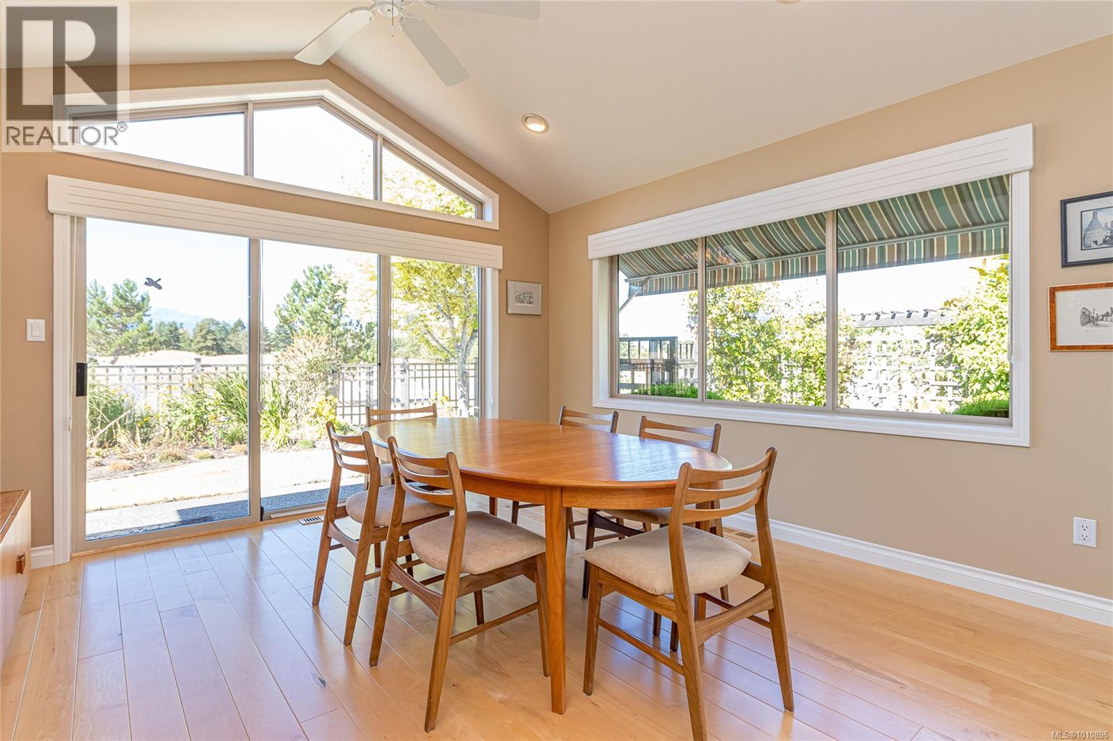  1118 Roberton Boulevard, French Creek