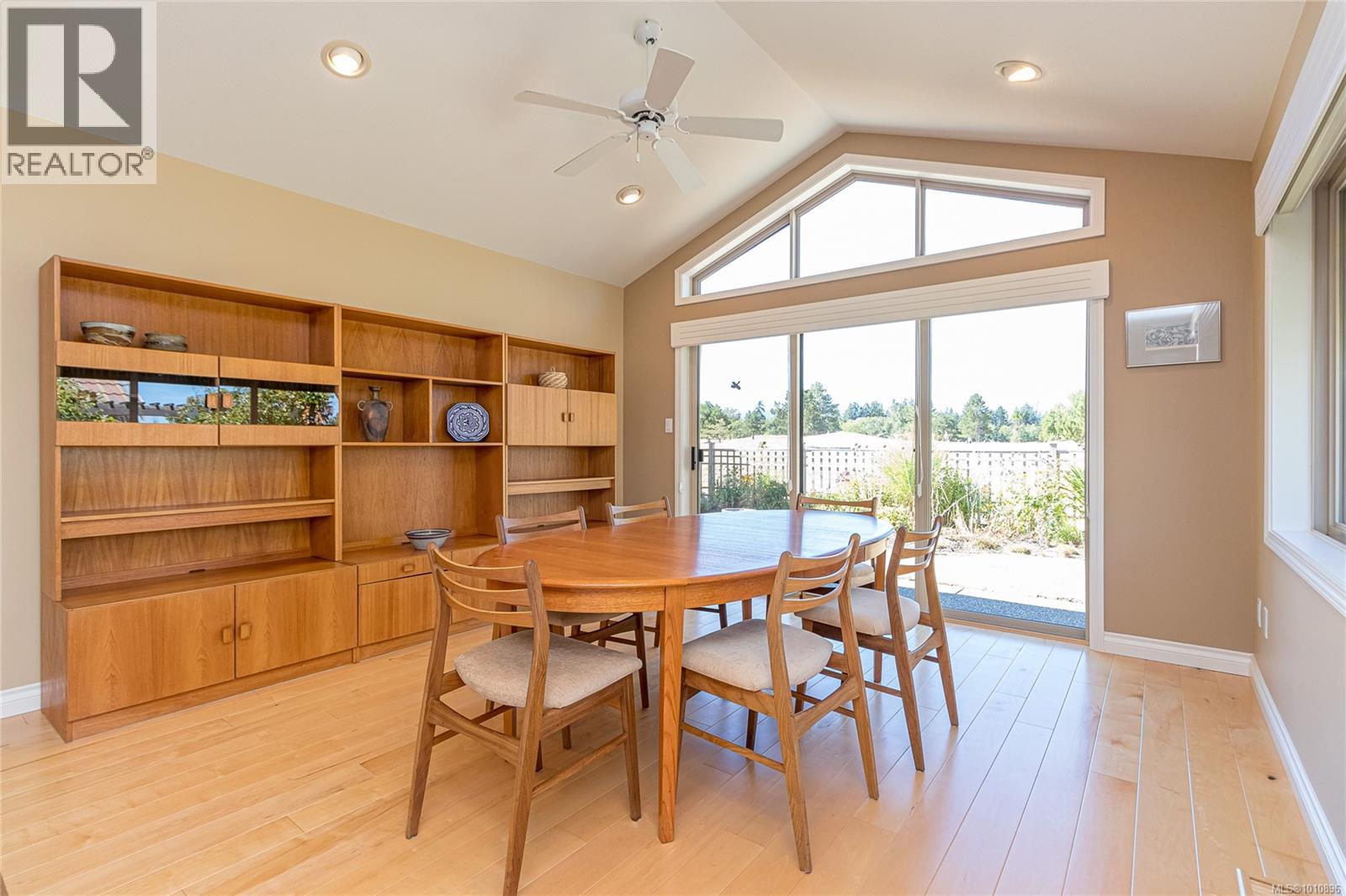  1118 Roberton Boulevard, French Creek