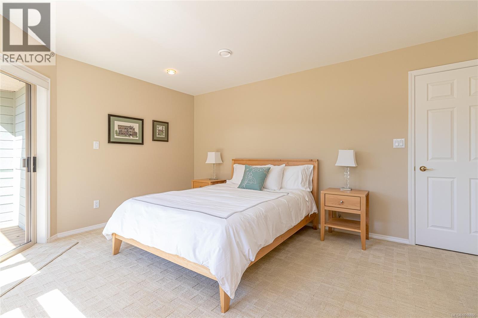  1118 Roberton Boulevard, French Creek